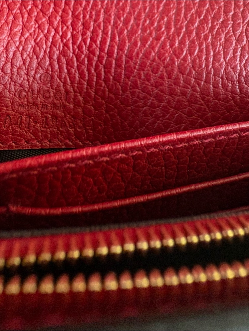 Gucci Navy Pebbled Leather Cross-Body/Clutch with Red & White Side Panels - Picture 5 of 13